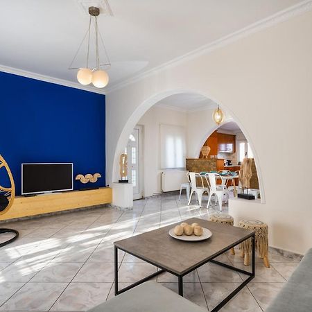 Modern 2 Bed Apartment In Downtown Of Fira エクステリア 写真