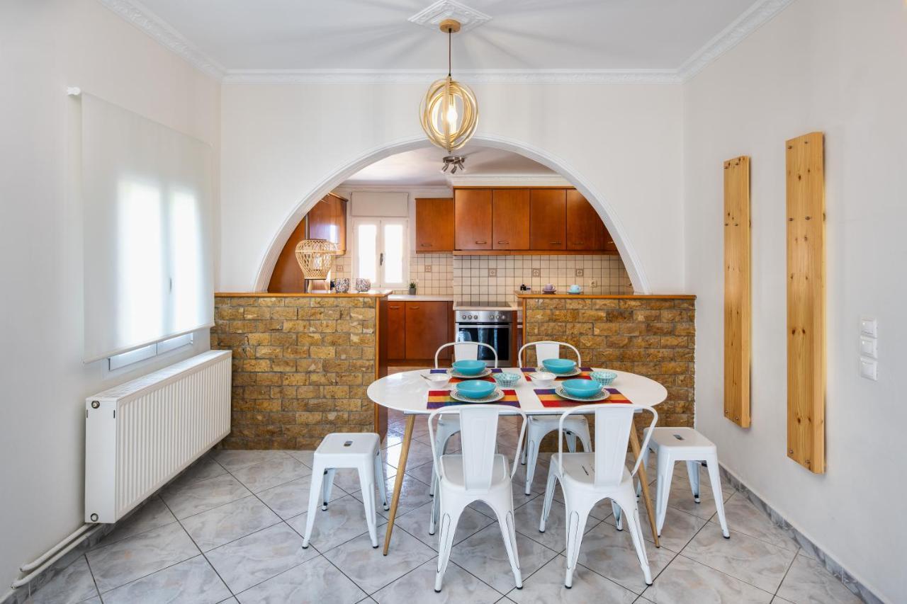 Modern 2 Bed Apartment In Downtown Of Fira エクステリア 写真