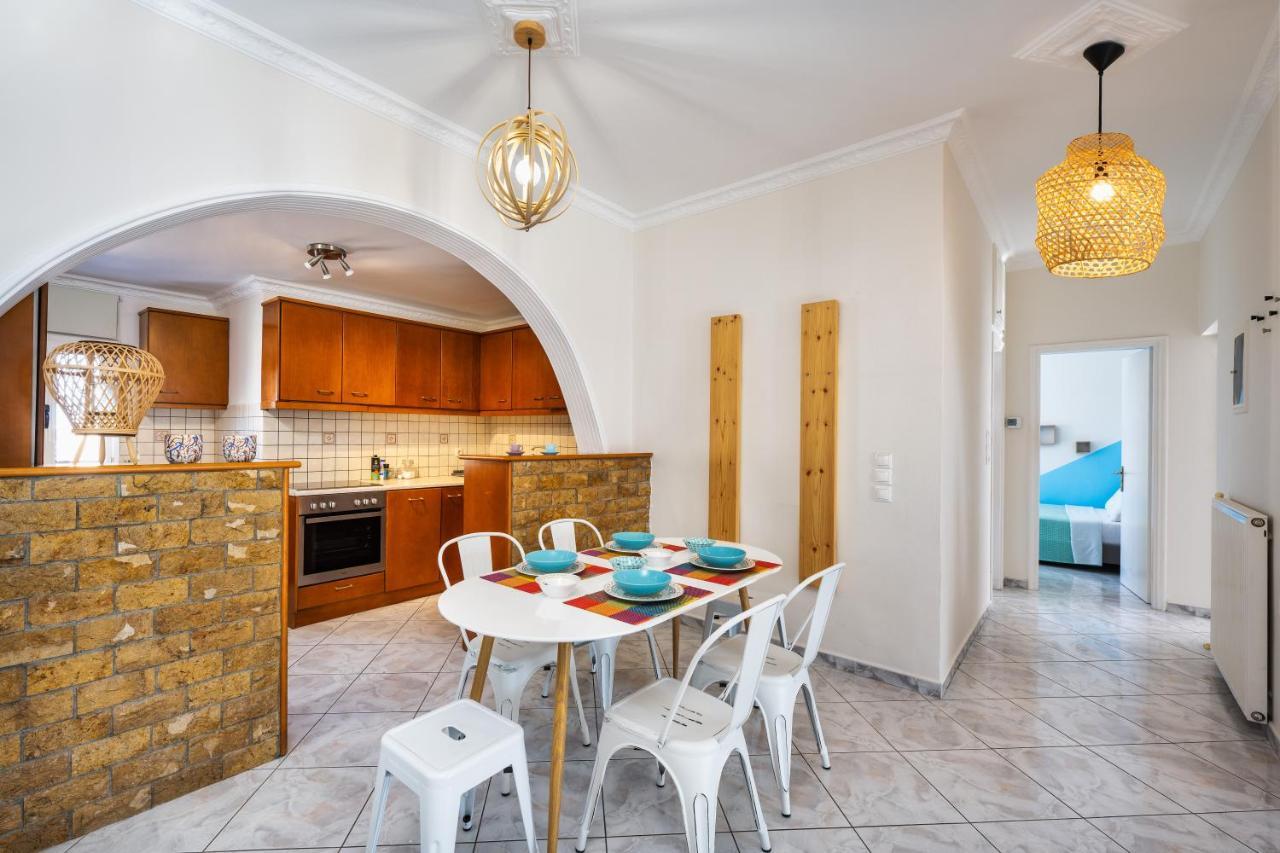 Modern 2 Bed Apartment In Downtown Of Fira エクステリア 写真