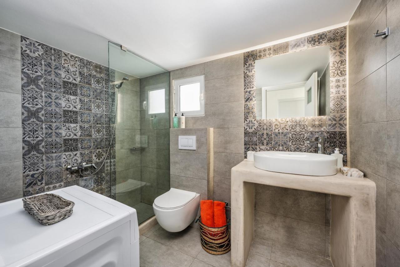 Modern 2 Bed Apartment In Downtown Of Fira エクステリア 写真